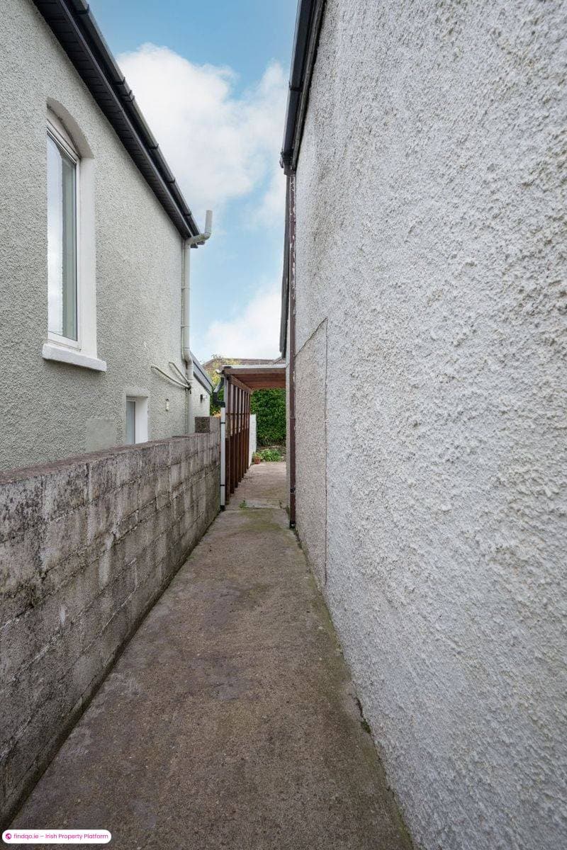 Detached house for Sale in The Lough, Cork