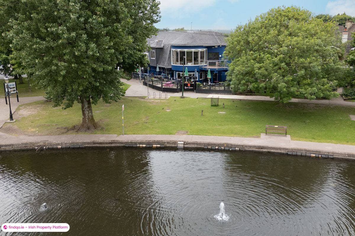 Restaurant / Bar / Hotel for Sale in The Lough, Cork