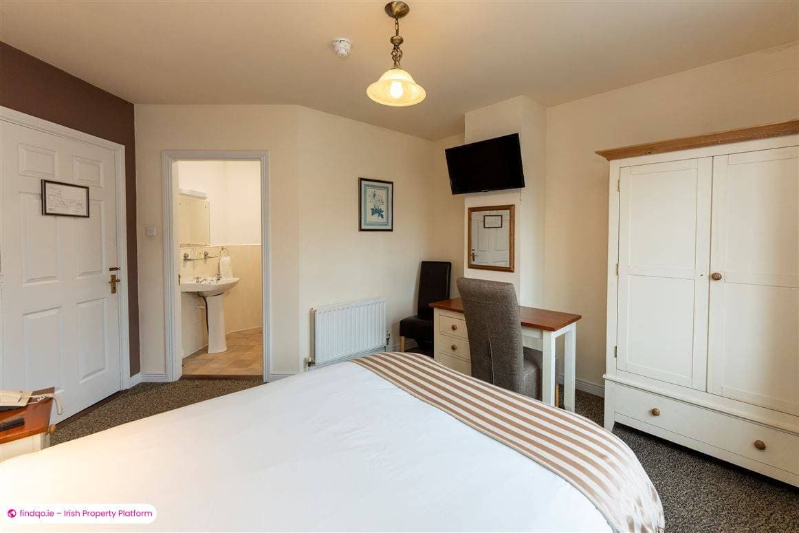 Restaurant / Bar / Hotel for Sale in Newmarket on Fergus, Clare