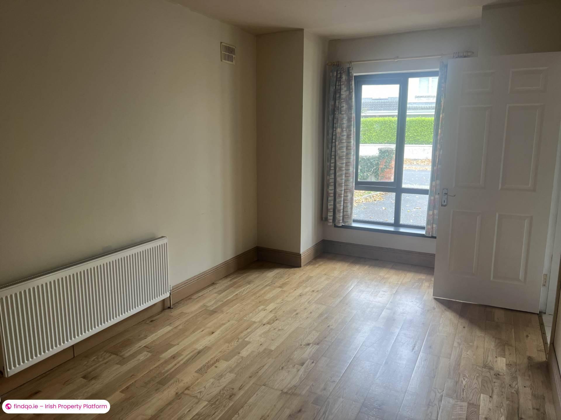 Semi-detached house for Sale in Courtfields, Raheen