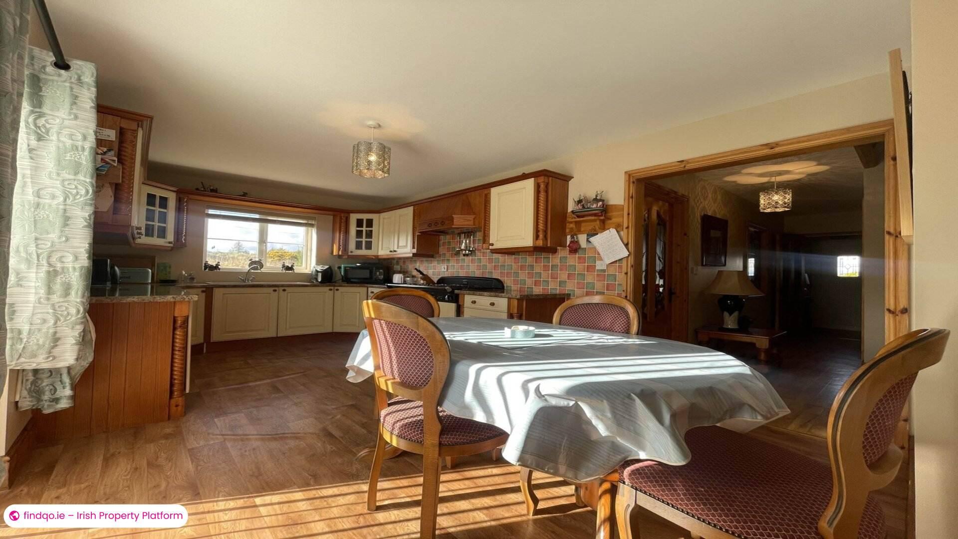 Semi-detached house for Sale in Gweedore, Donegal