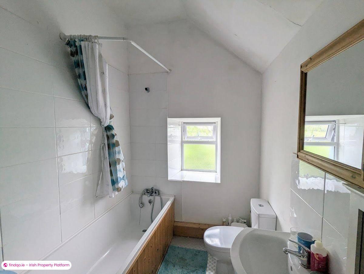 Detached house for Sale in Scarriff, Clare