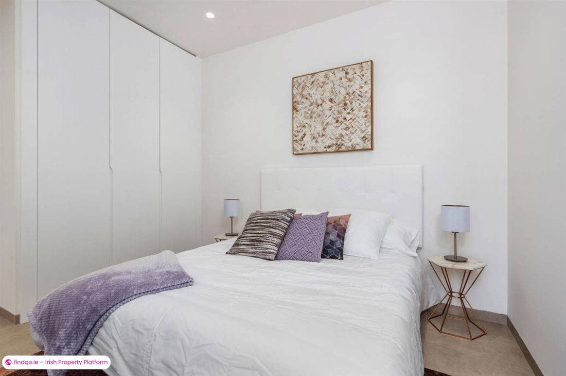 Semi-detached house for Sale Outside Ireland