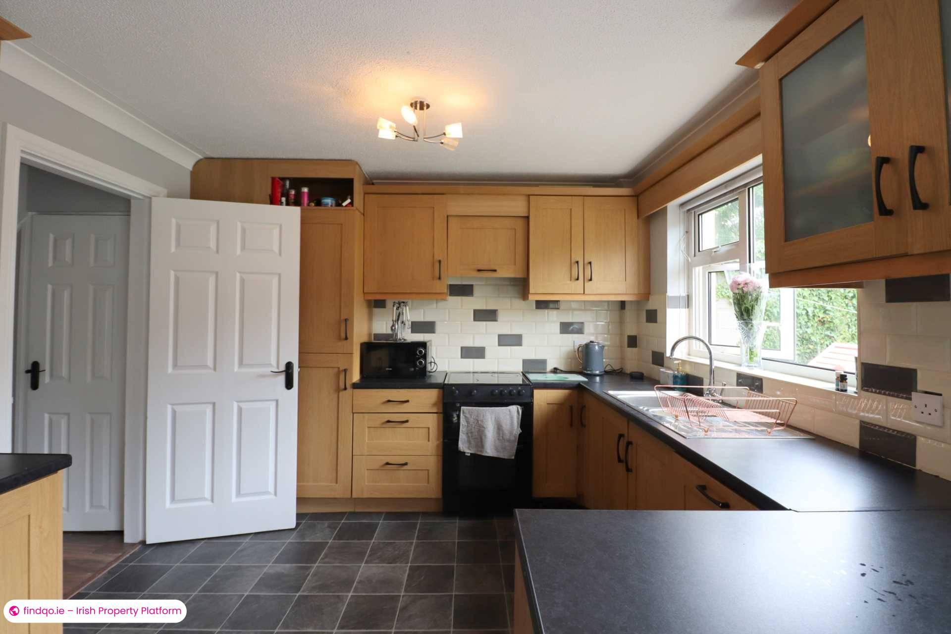 Semi-detached house for Sale in Knocknacarra, Galway