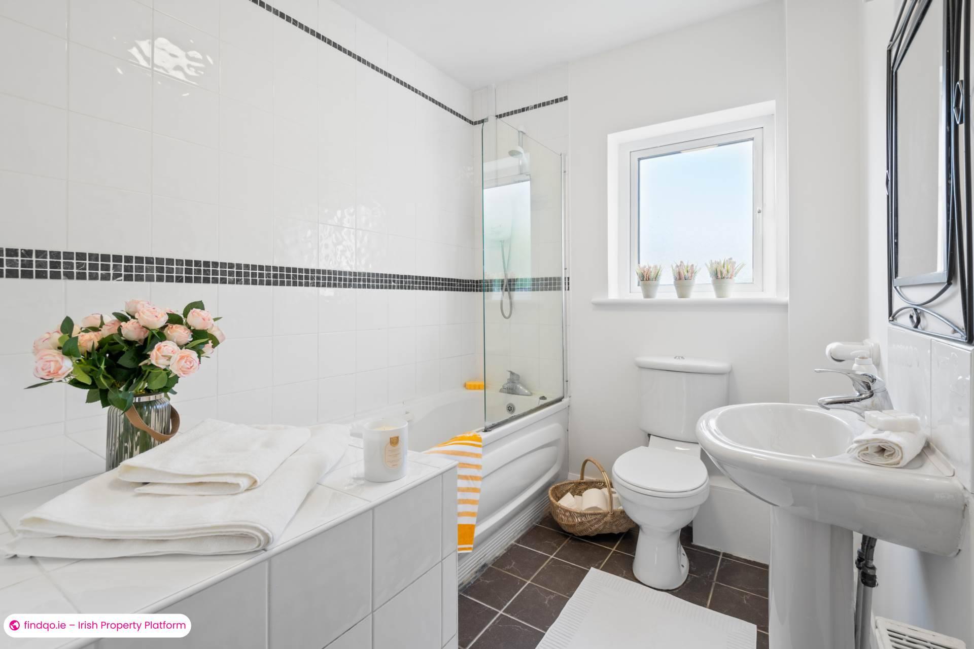 Semi-detached house for Sale in Roscam, Galway