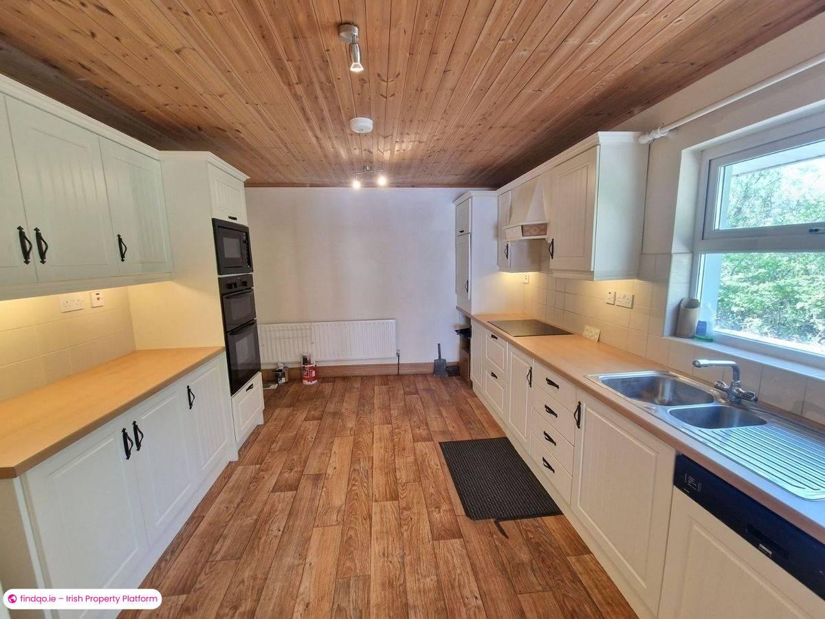 Detached house for Sale in Dawros, Galway