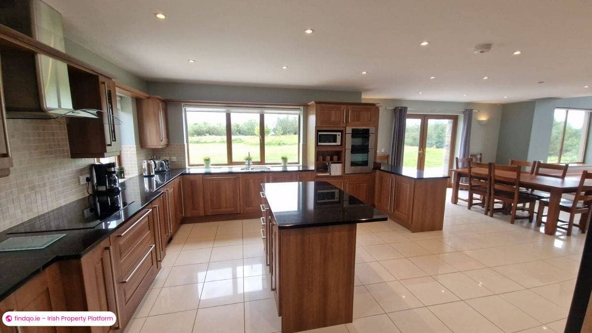 Detached house for Sale in Mayo, Mayo