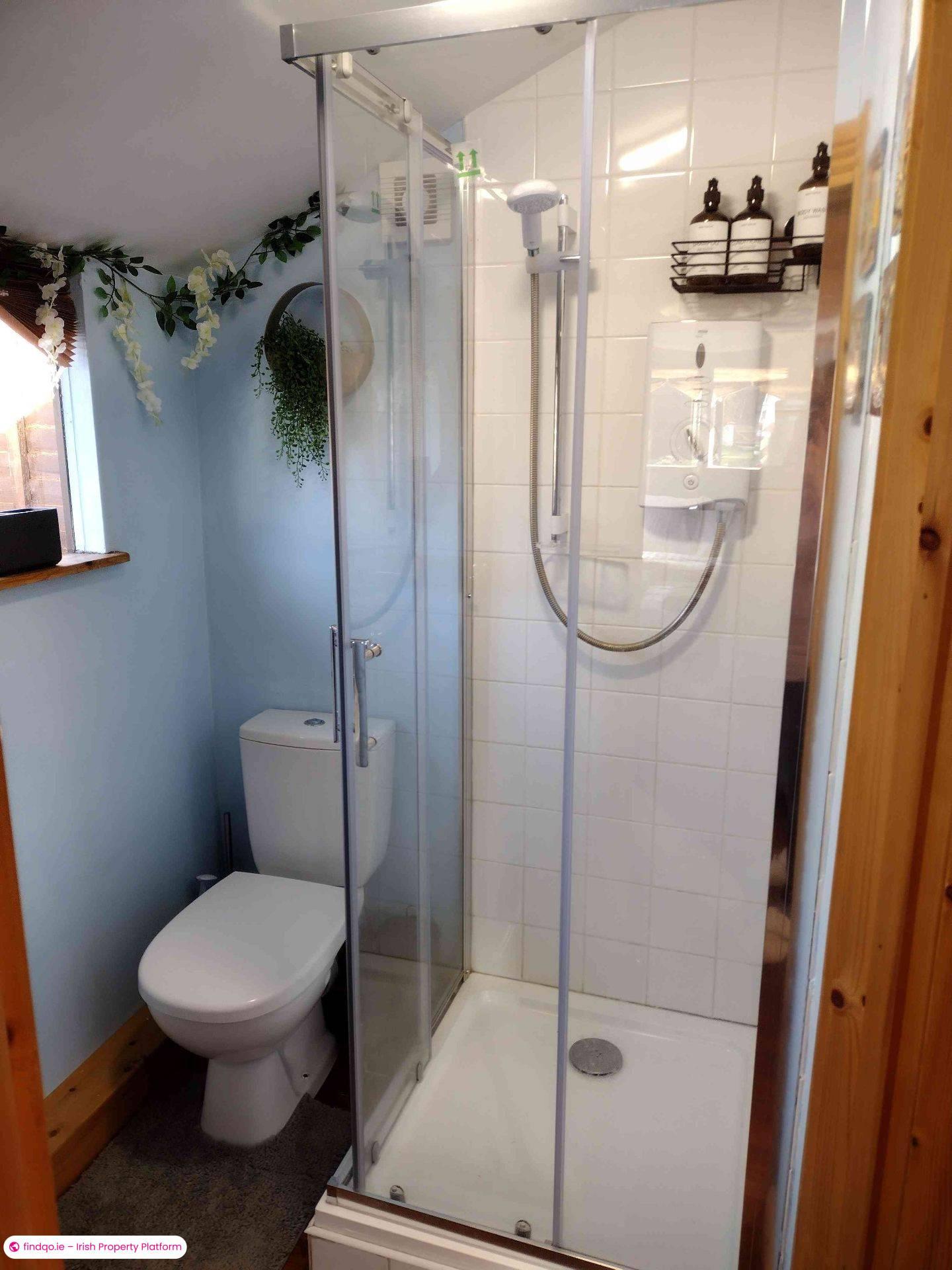 1 Bedroom Short Term for Rent in Ballaghaderreen, Roscommon