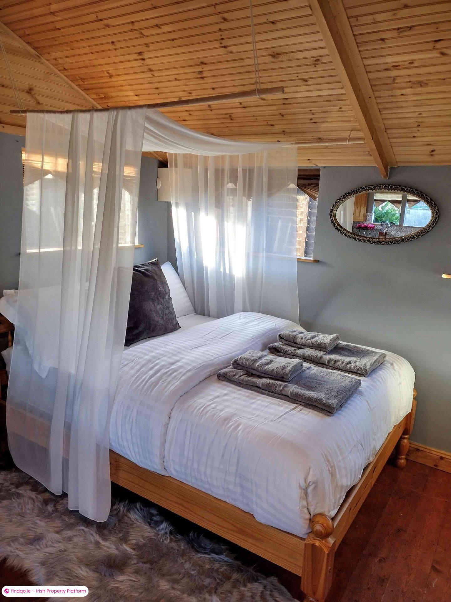 1 Bedroom Short Term for Rent in Ballaghaderreen, Roscommon