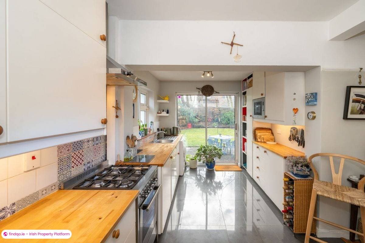 Semi-detached house for Sale in The Lough, Cork, T12 TFC7