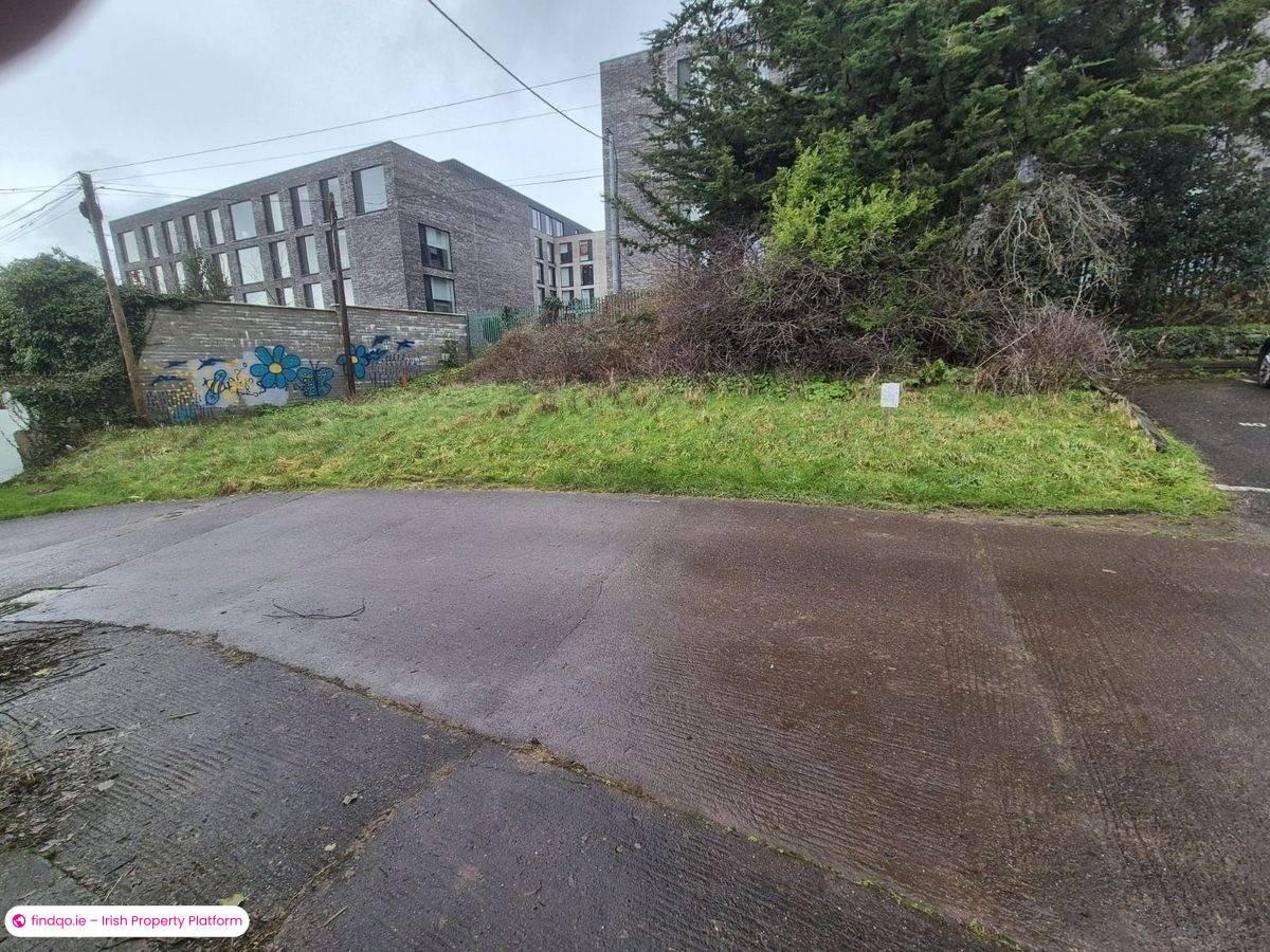 Detached house for Sale in The Lough, Cork, T12 E0C3