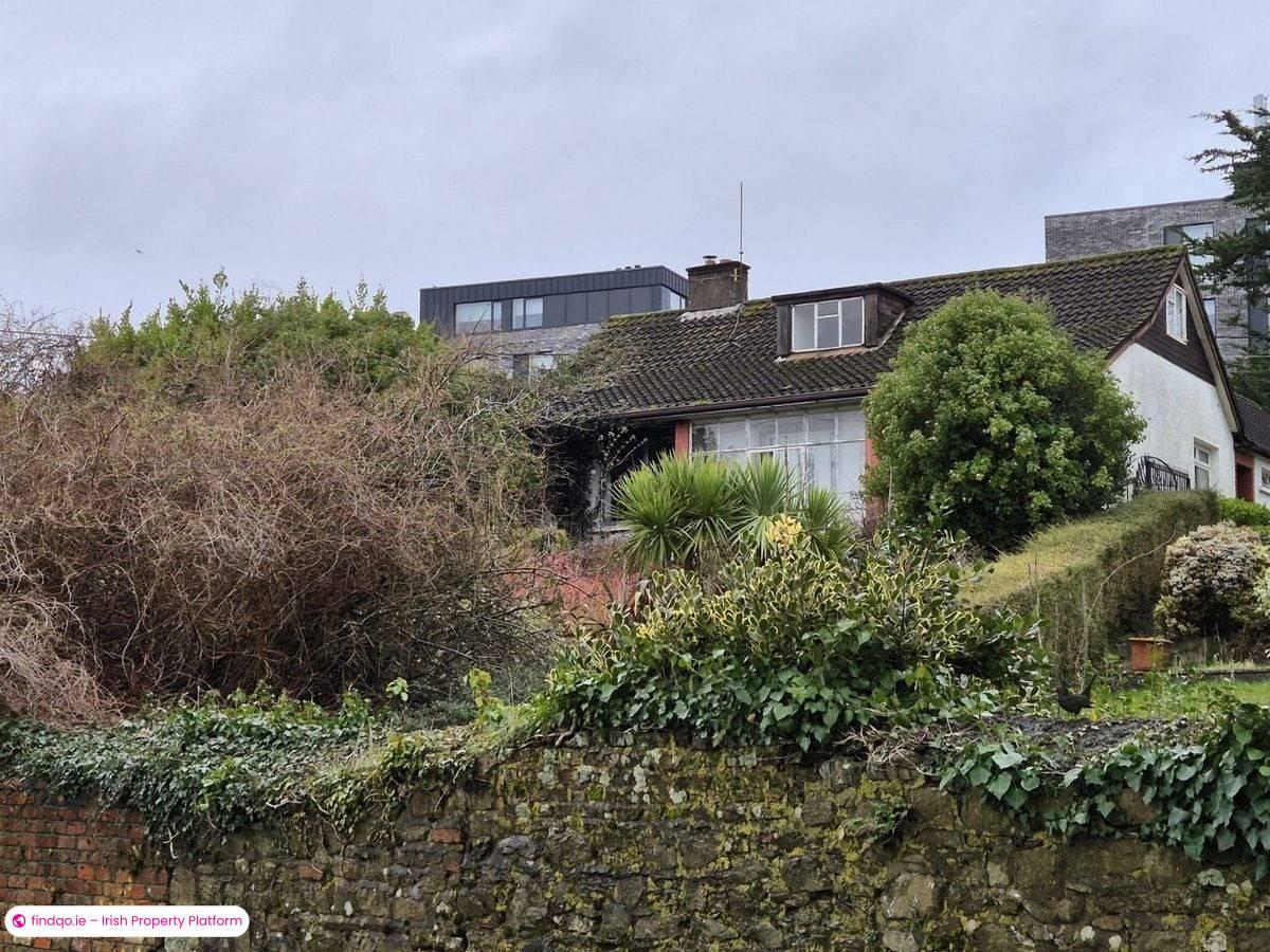 Detached house for Sale in The Lough, Cork, T12 E0C3