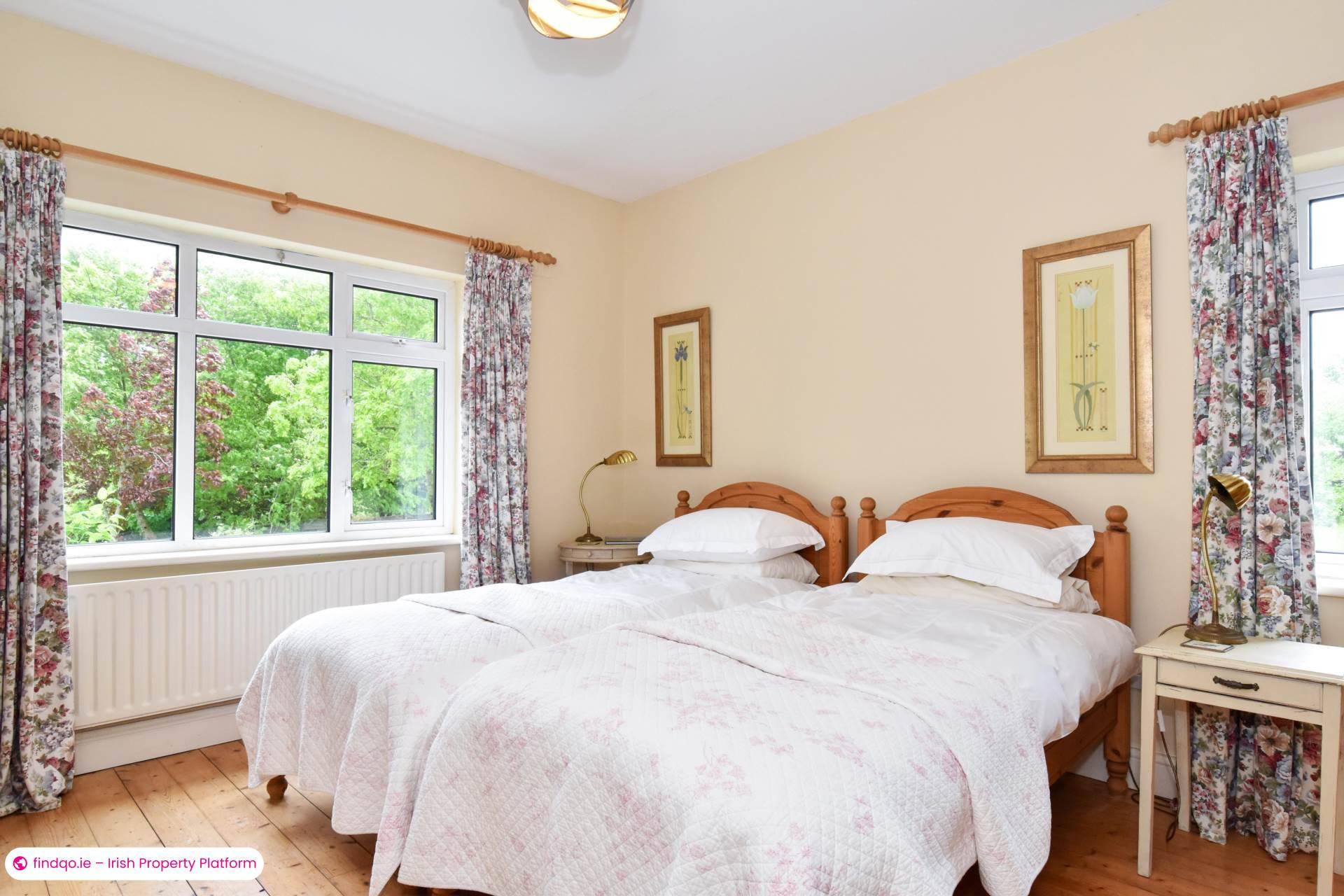 Detached house for Sale in Oughterard, Galway, H91 RF2H