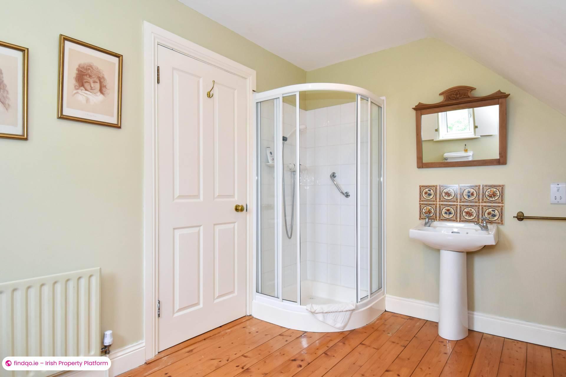 Detached house for Sale in Oughterard, Galway, H91 RF2H