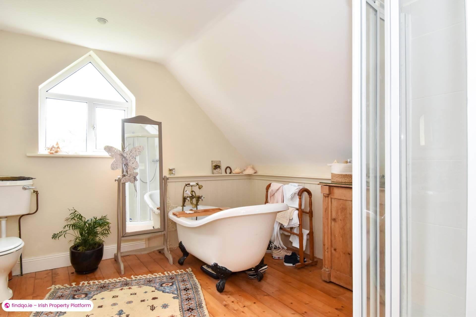 Detached house for Sale in Oughterard, Galway, H91 RF2H