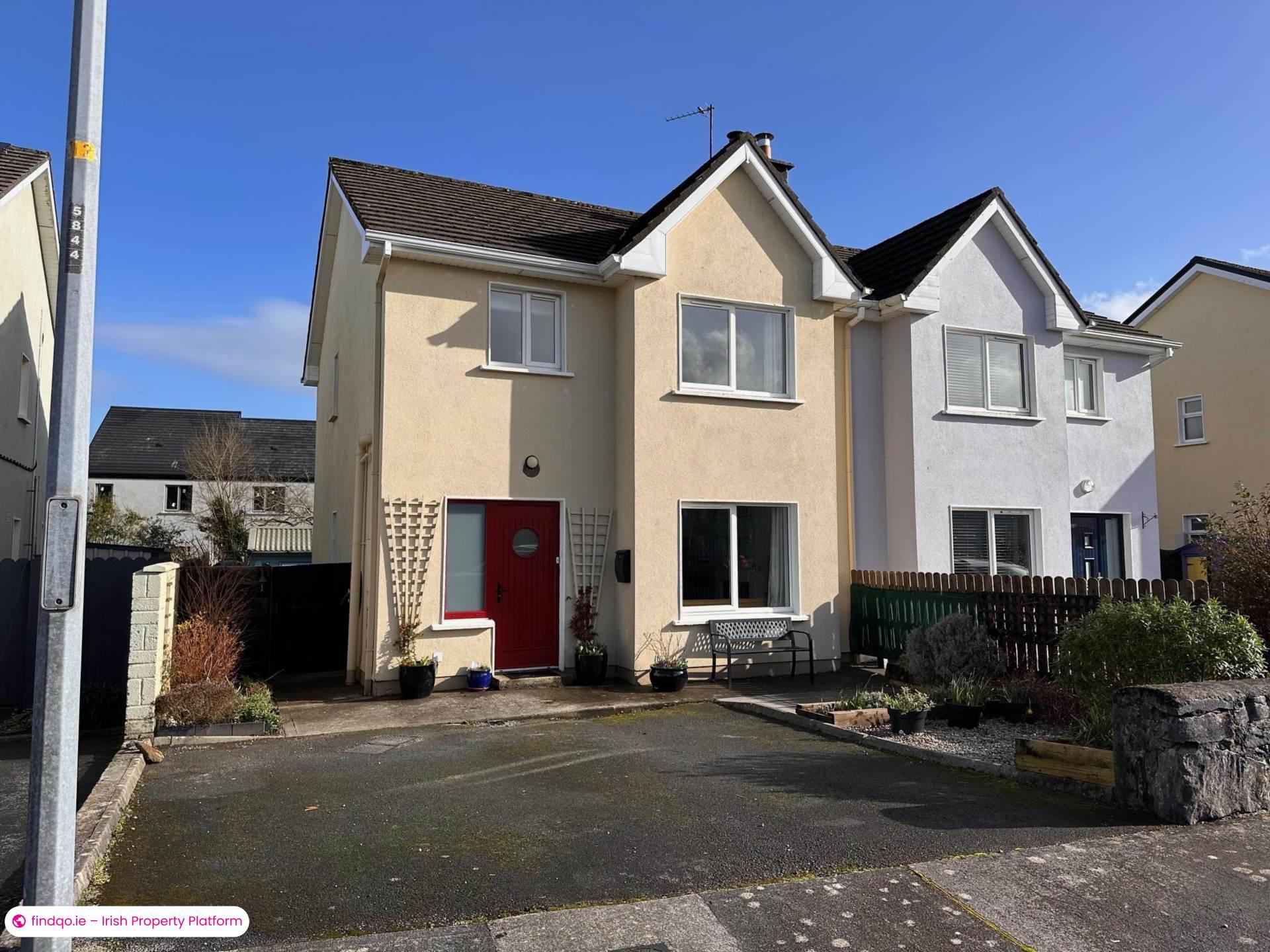 Semi-detached house for Sale in Oughterard, Galway, H91 N22X
