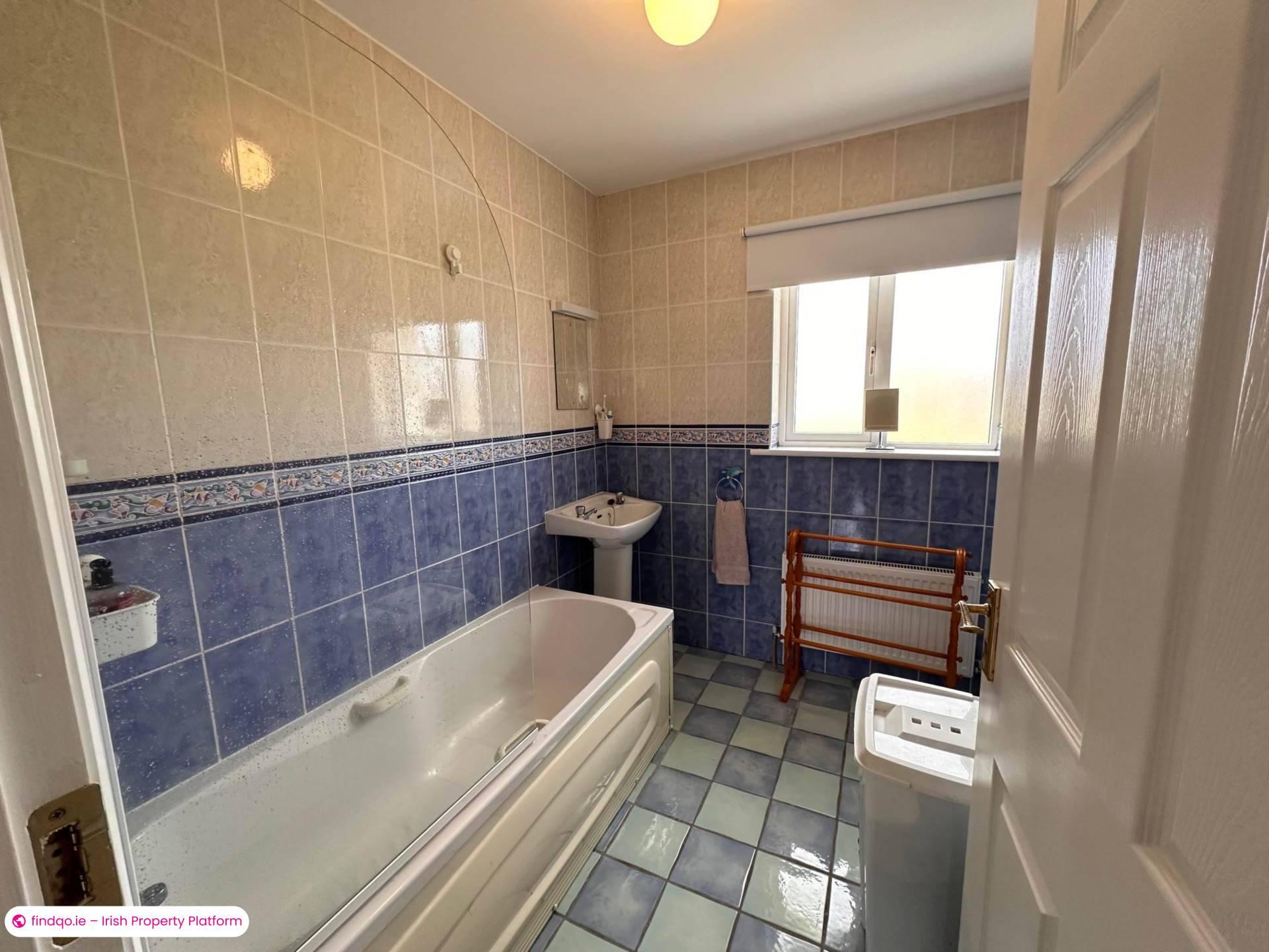 Semi-detached house for Sale in Oughterard, Galway, H91 N22X