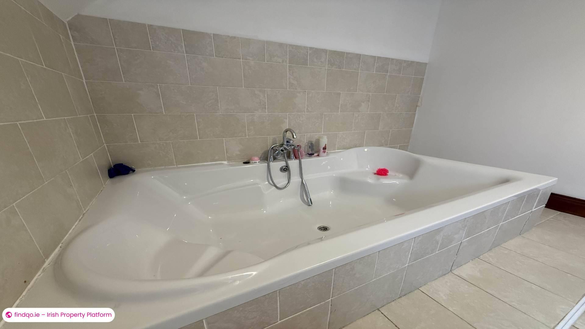 Detached house for Sale in Glenties, Donegal, F94 NX47