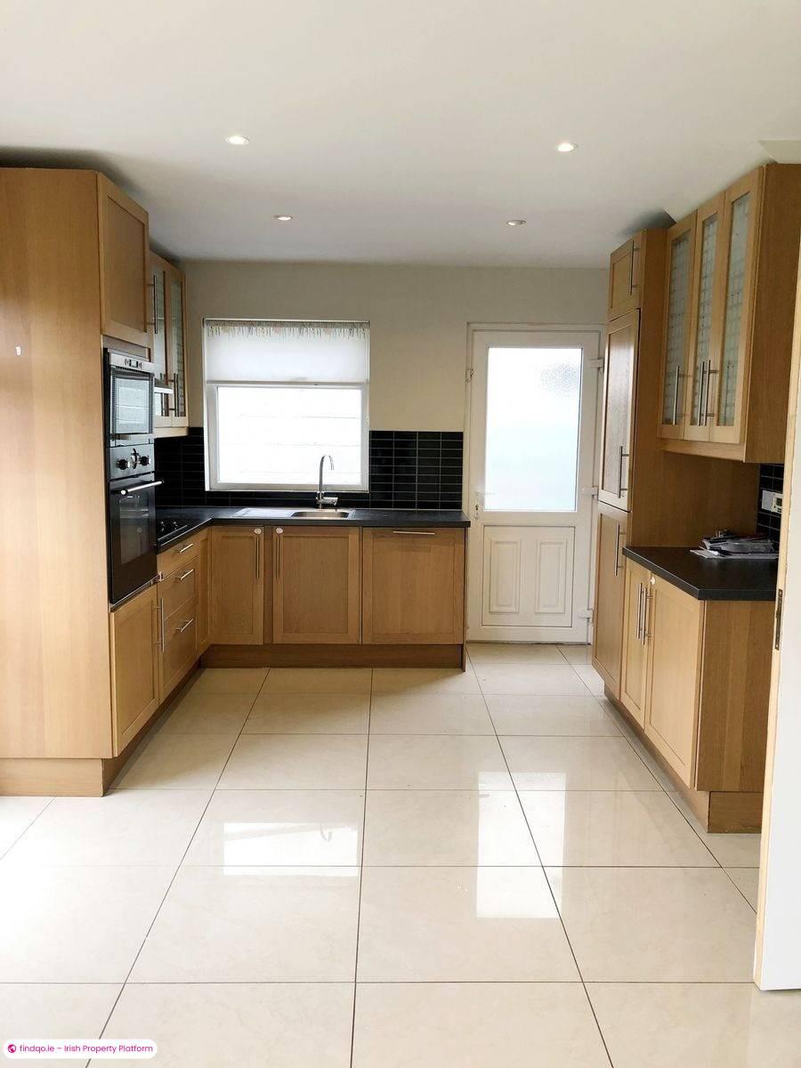 3 Bedroom House for Rent in Cabinteely, Dublin 18