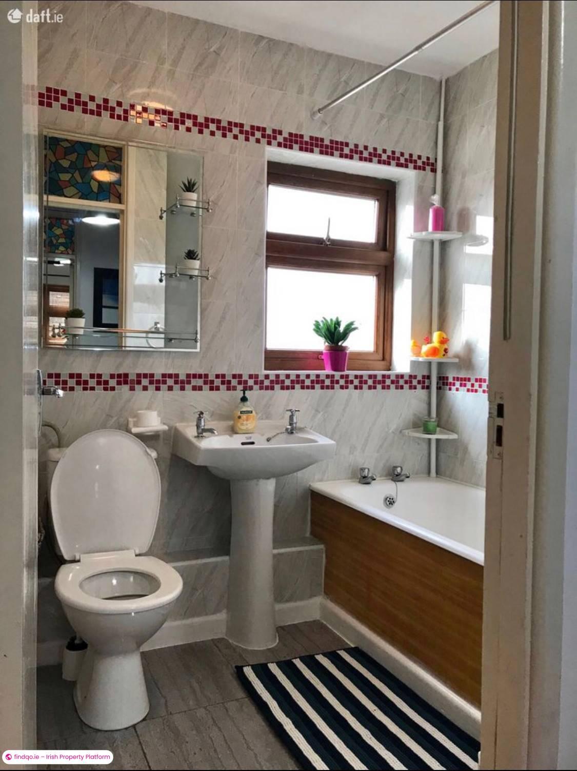 3 Bedroom House for Rent in Ballybane, Galway, H91 FR9F