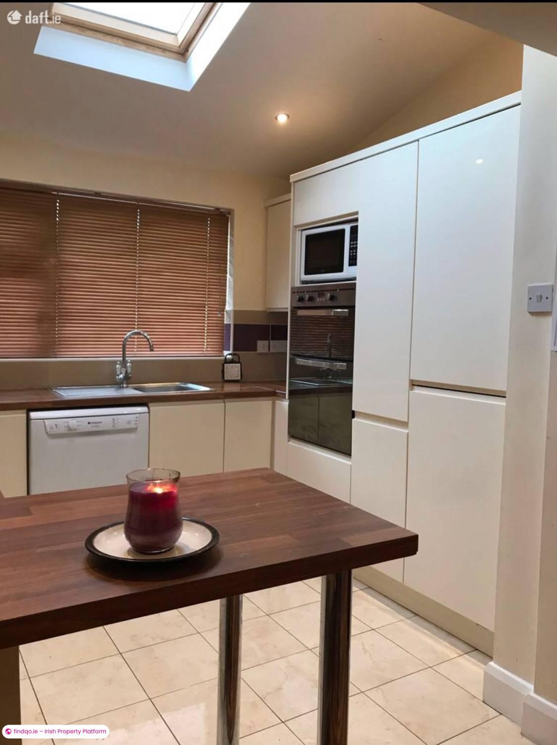 3 Bedroom House for Rent in Ballybane, Galway, H91 FR9F