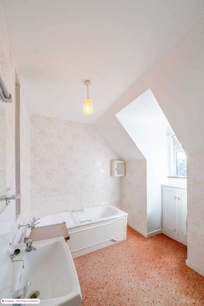 Detached house for Sale in Castlebar, Mayo