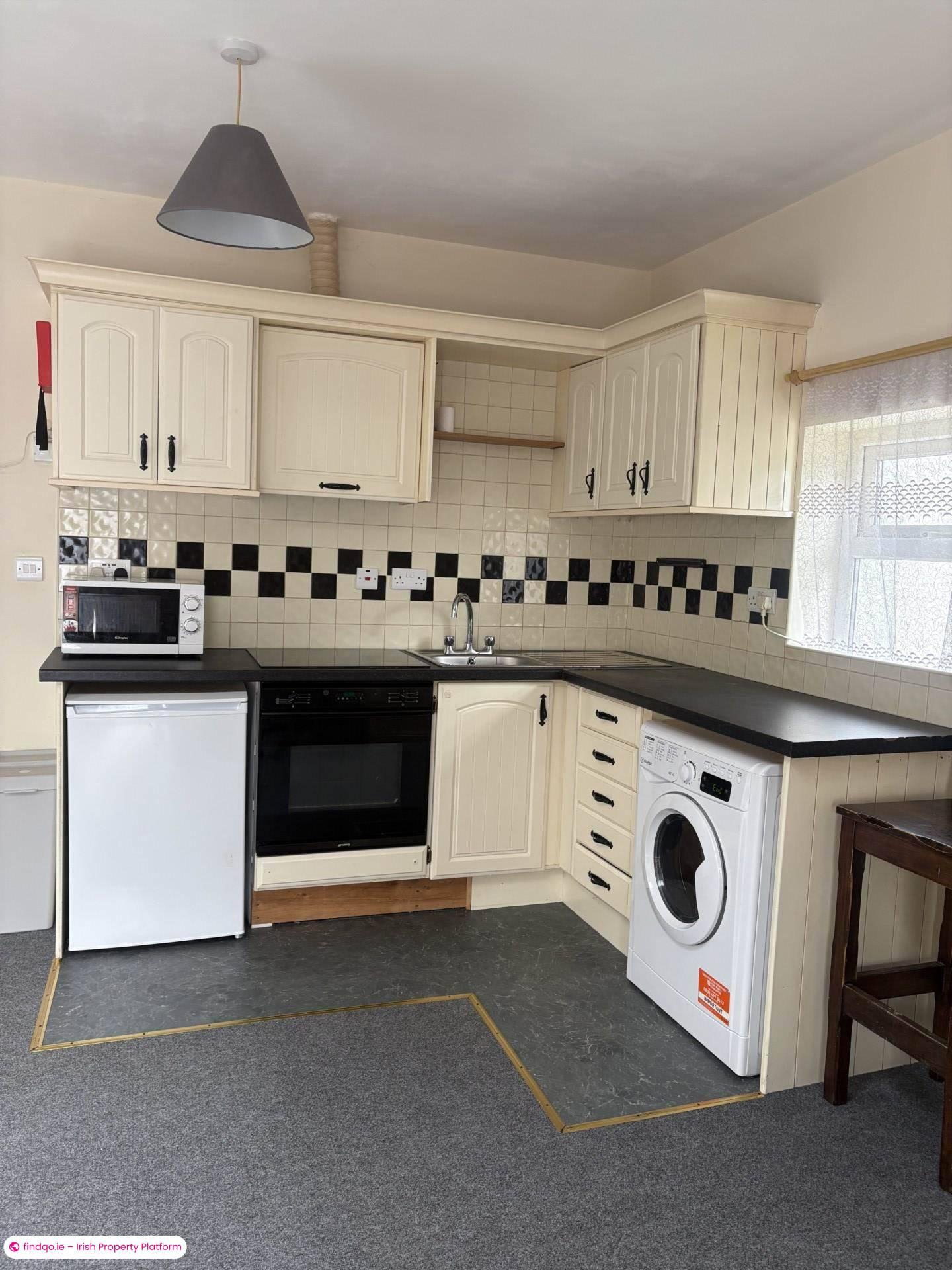 1 Bedroom Semi-detached house for Rent in Oughterard, Galway, H91 PY9H