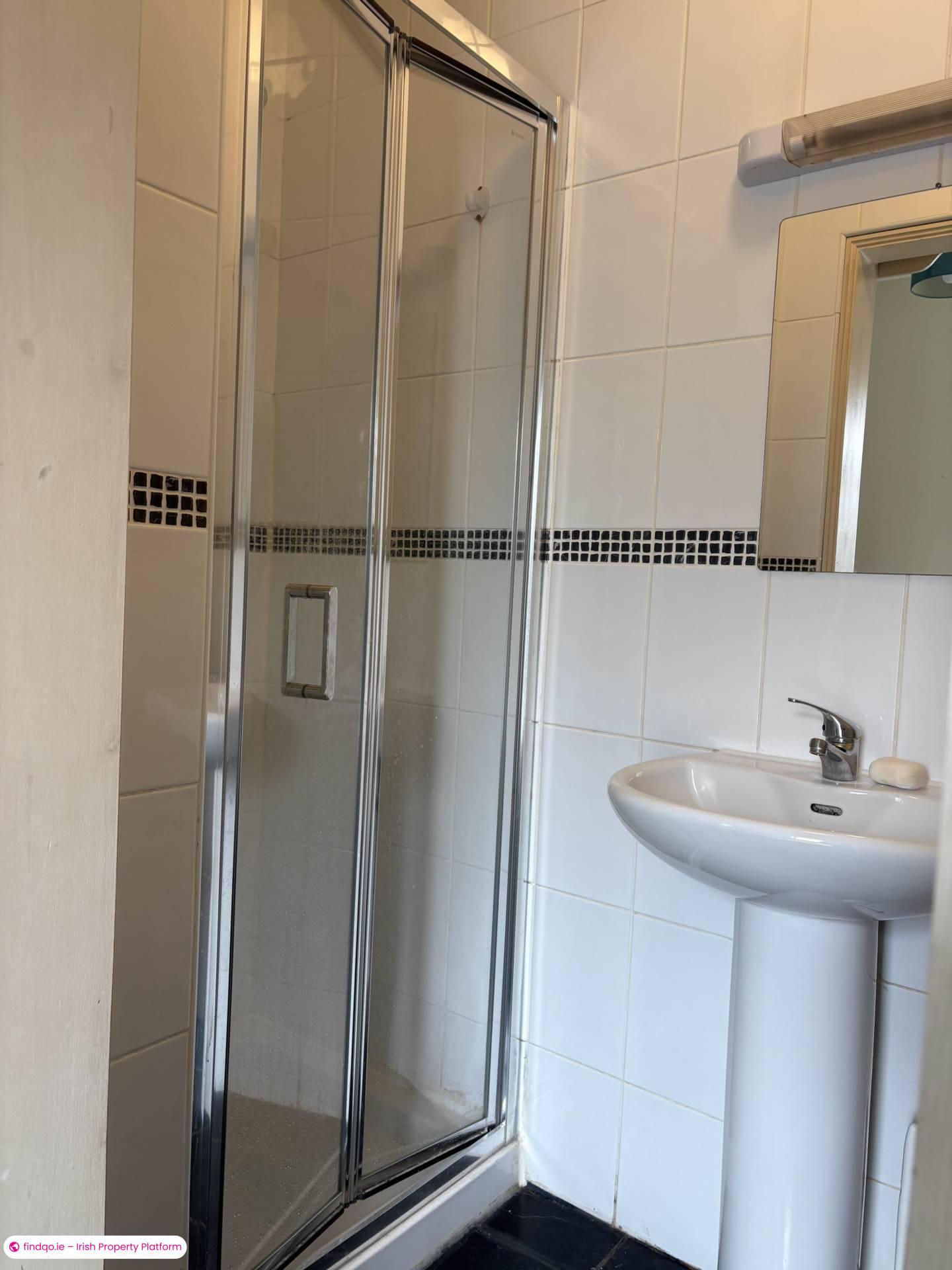 1 Bedroom Semi-detached house for Rent in Oughterard, Galway, H91 PY9H