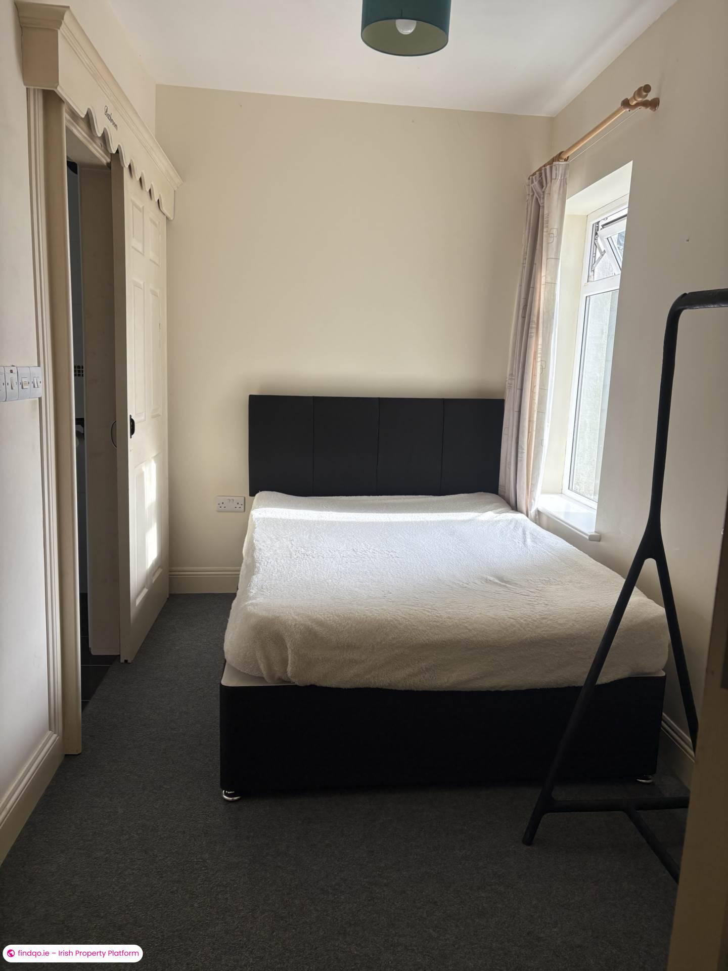 1 Bedroom Semi-detached house for Rent in Oughterard, Galway, H91 PY9H