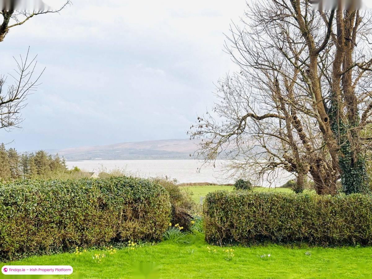 Detached house for Sale in Fenit, Kerry
