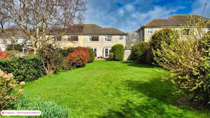 Semi-detached house for Sale in Sutton, Dublin 13