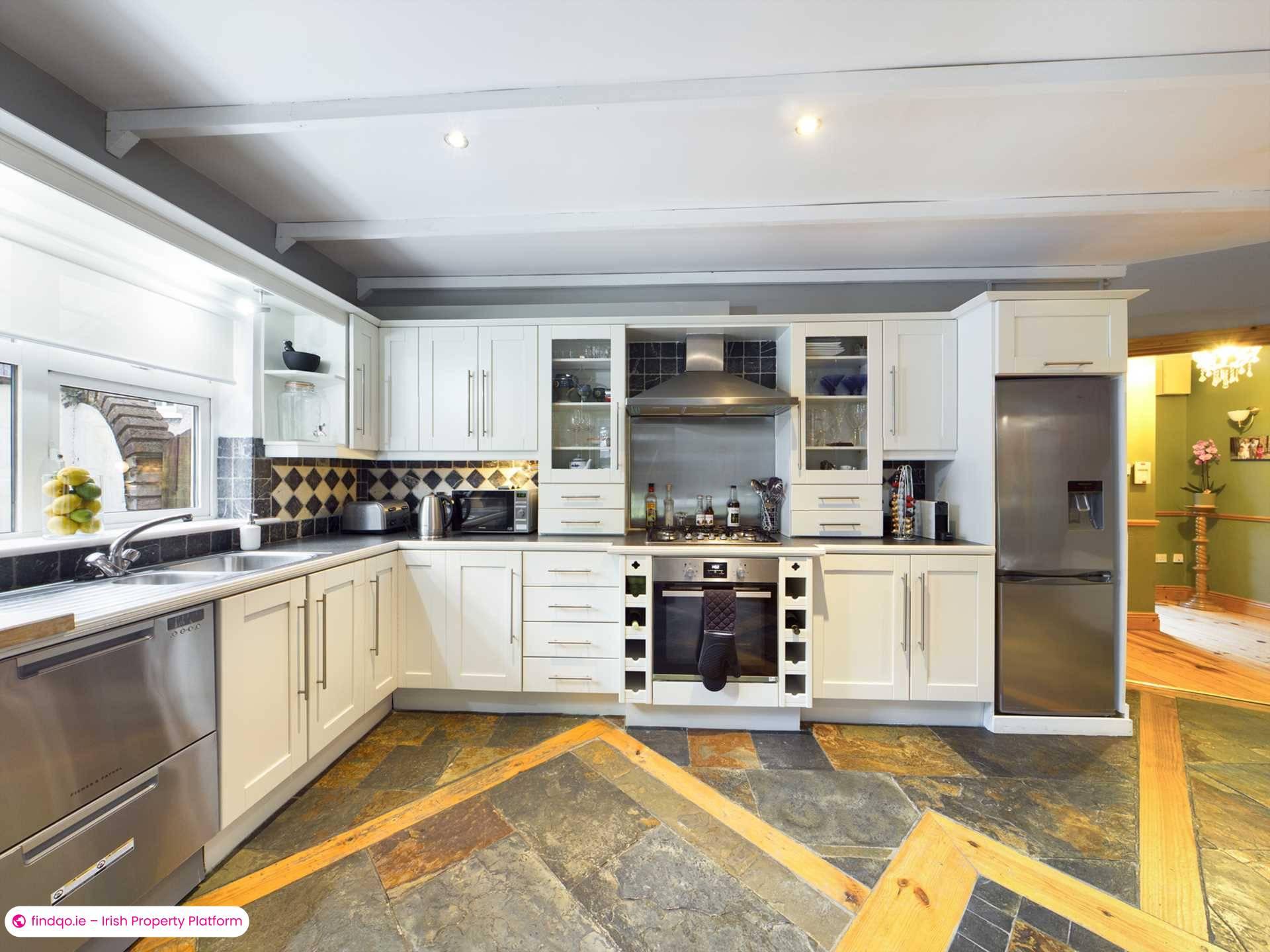 4 Bedroom Detached house for Rent in Dublin 18