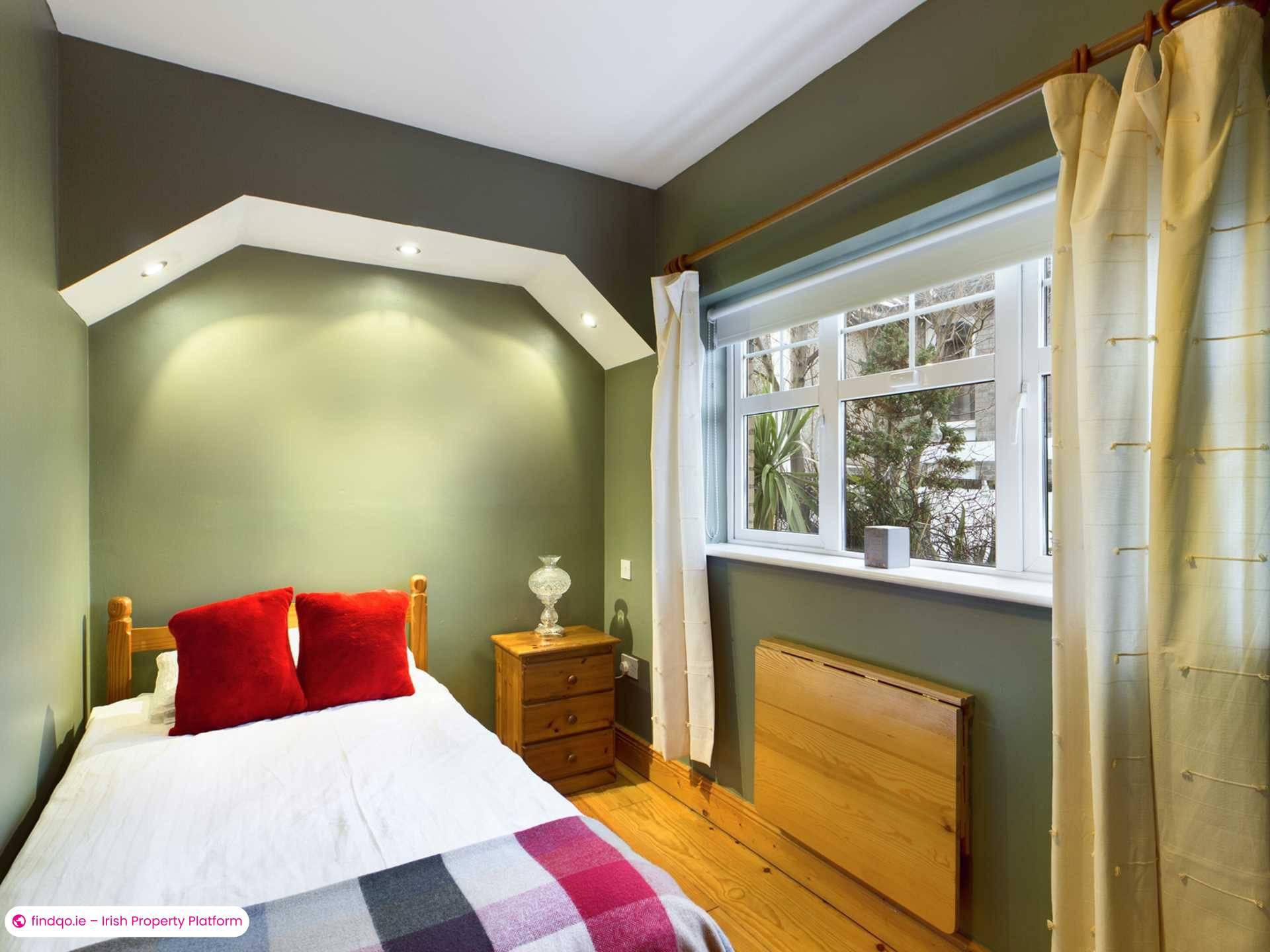 4 Bedroom Detached house for Rent in Dublin 18