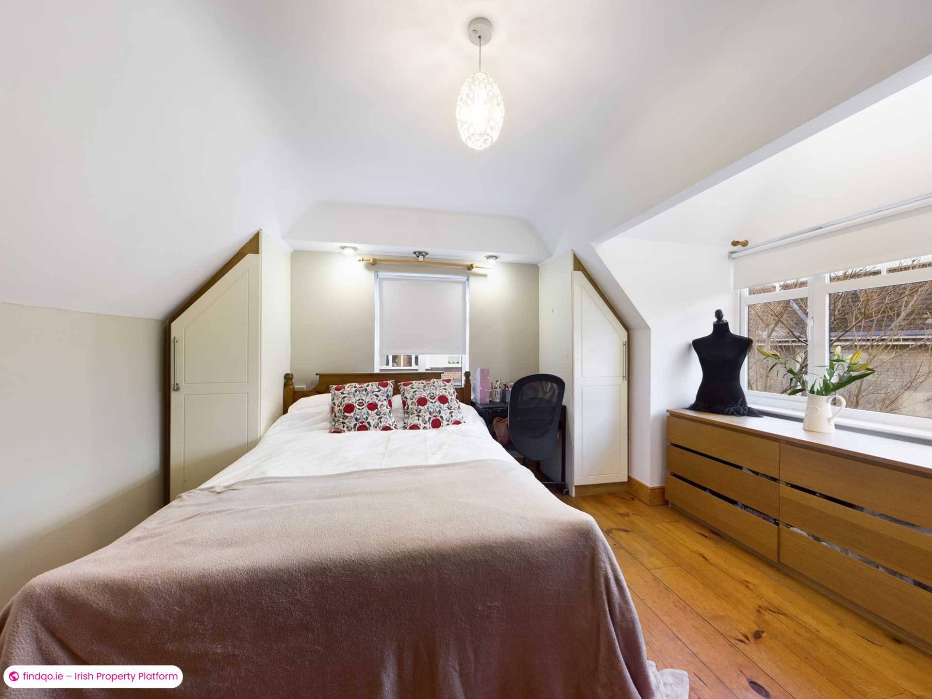 4 Bedroom Detached house for Rent in Dublin 18