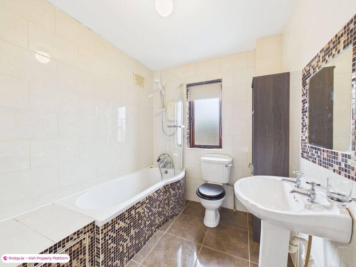 Semi-detached house for Sale in Newtown, Waterford