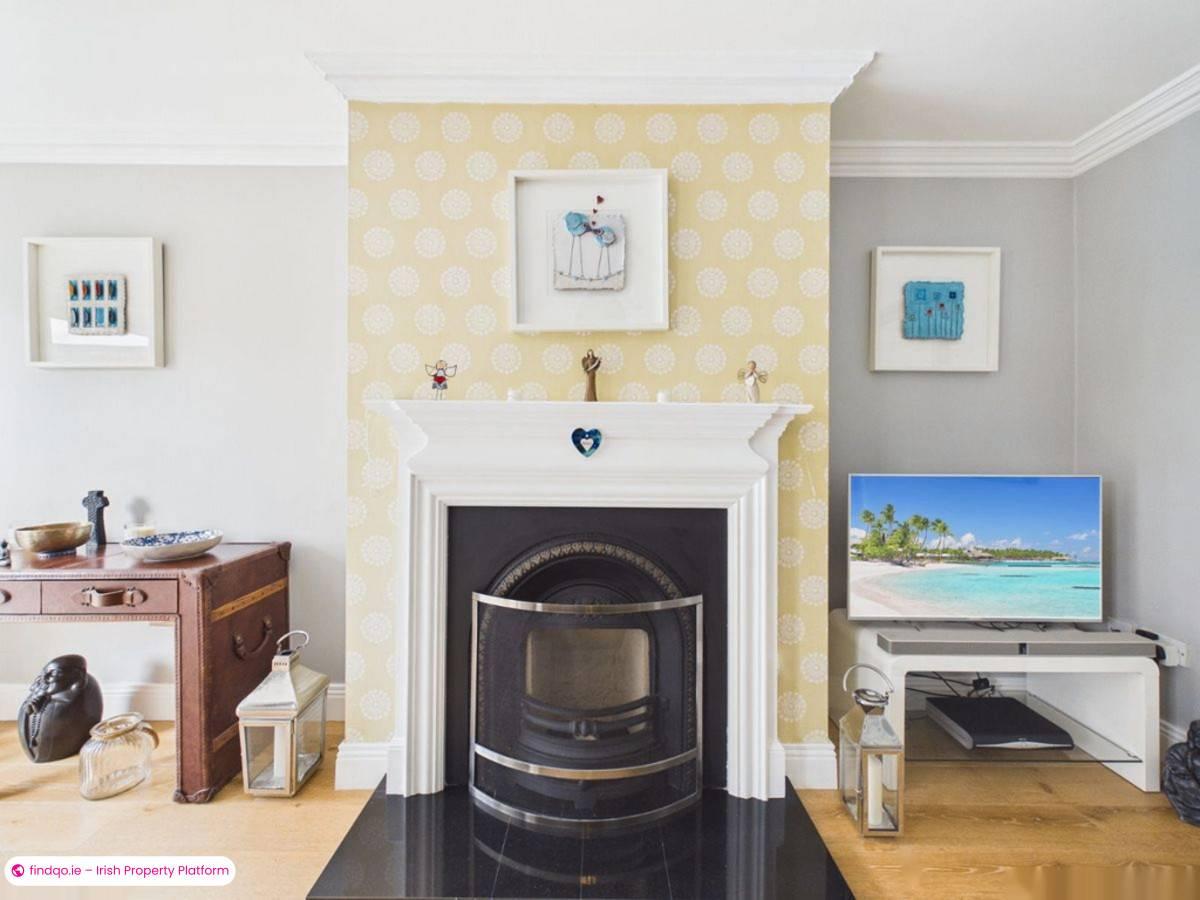 End of terrace house for Sale in Lucan, Dublin (County)