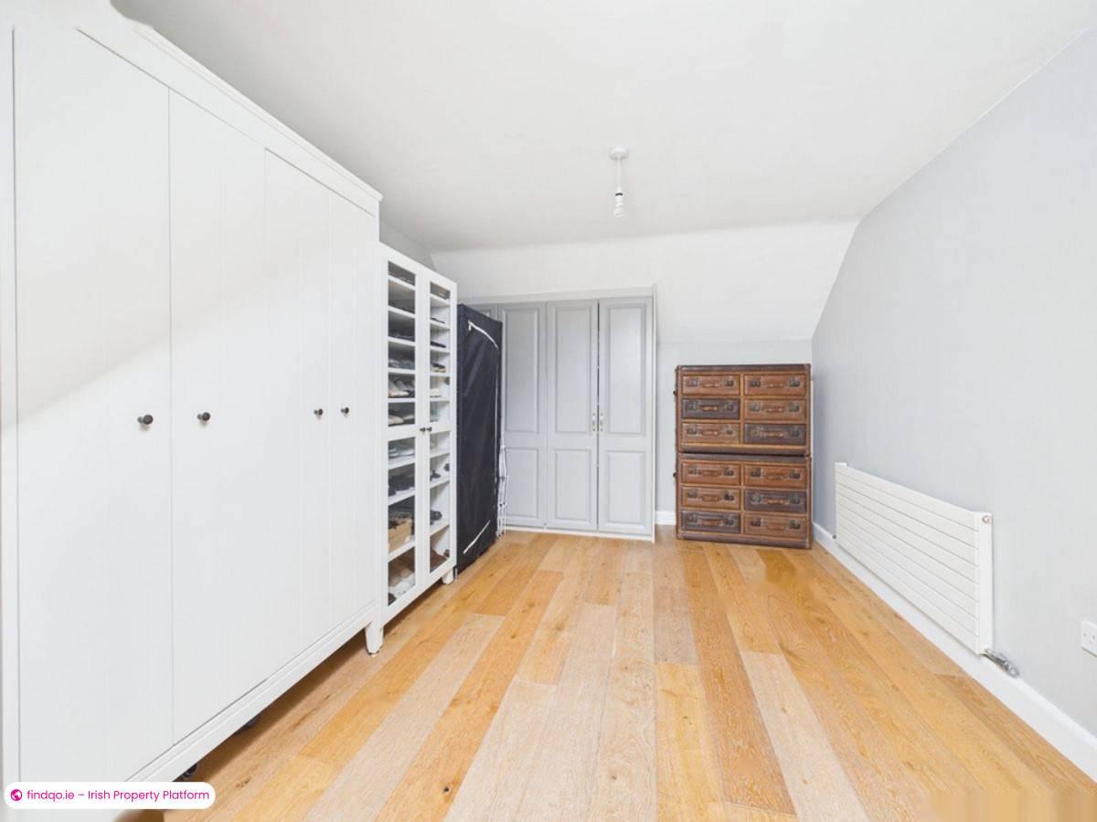 End of terrace house for Sale in Lucan, Dublin (County)