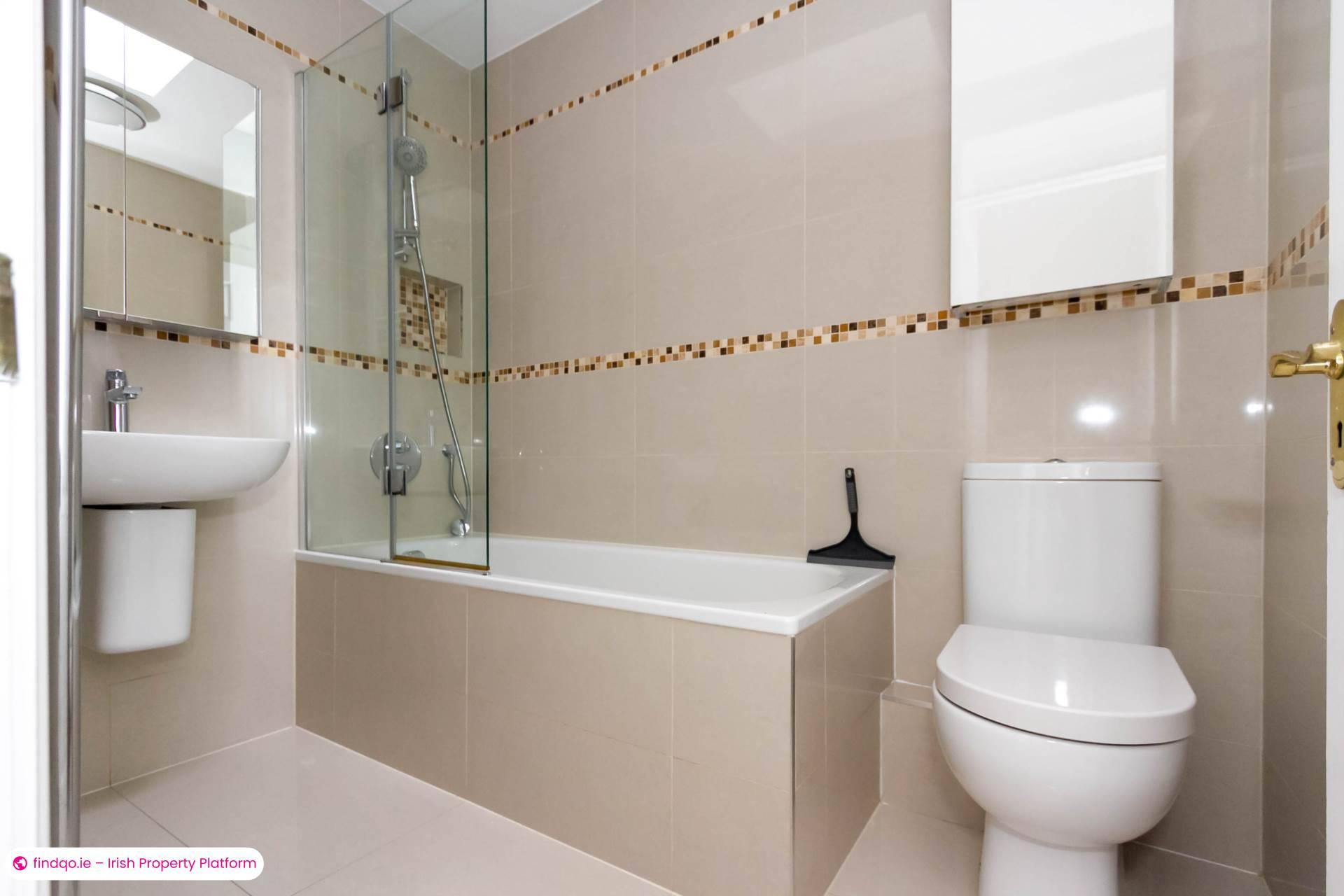 3 Bedroom Semi-detached house for Rent in Dalkey, Dublin (County)