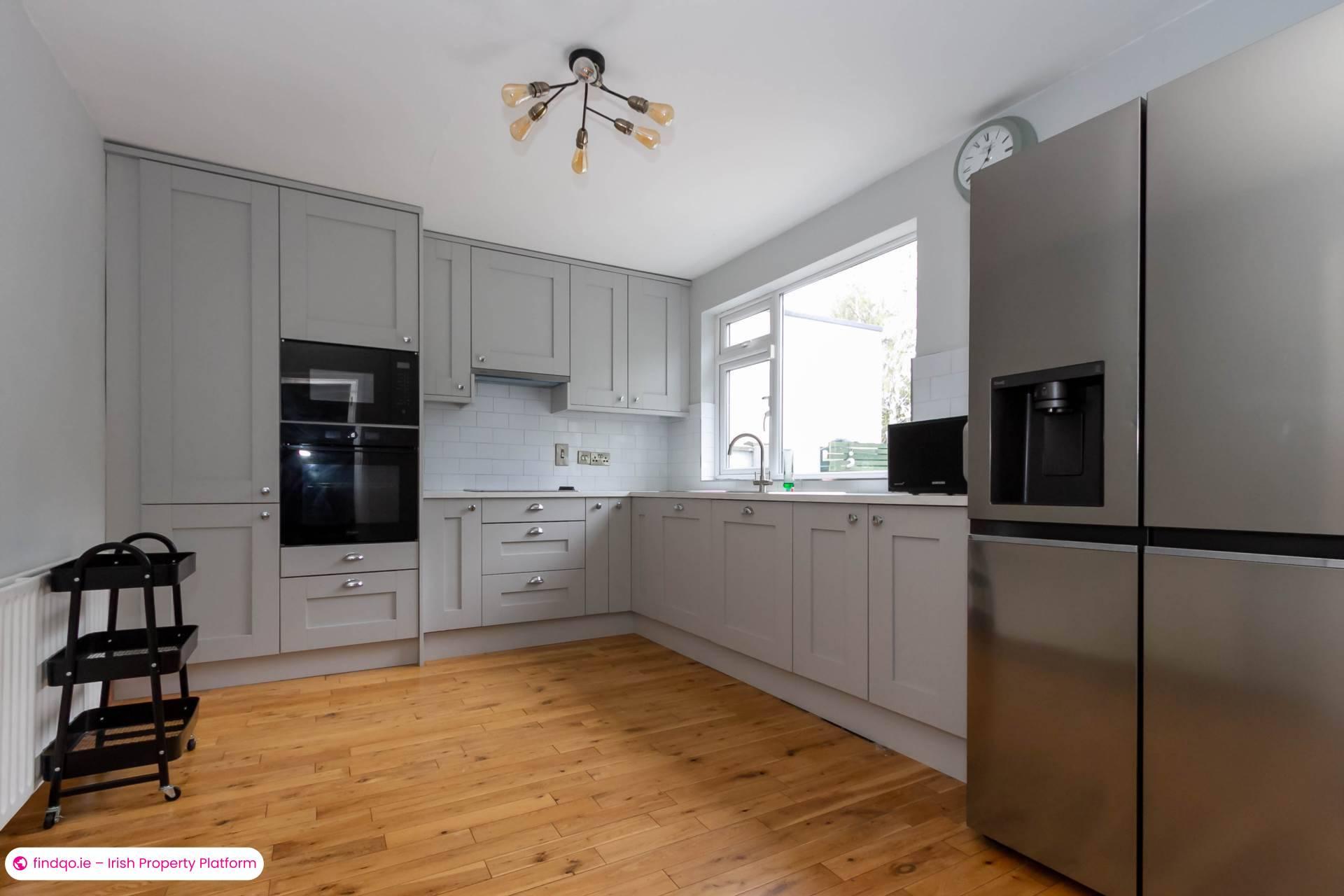 4 Bedroom Semi-detached house for Rent in Stillorgan, Dublin (County)