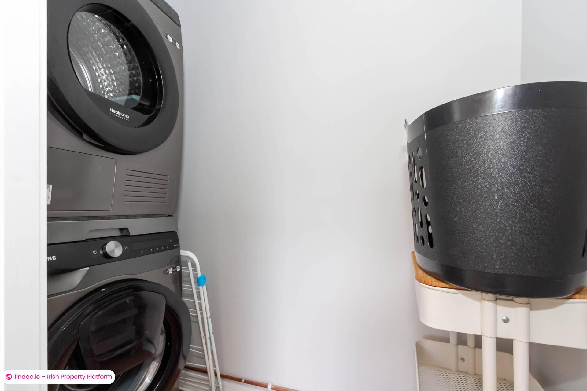 4 Bedroom Semi-detached house for Rent in Stillorgan, Dublin (County)