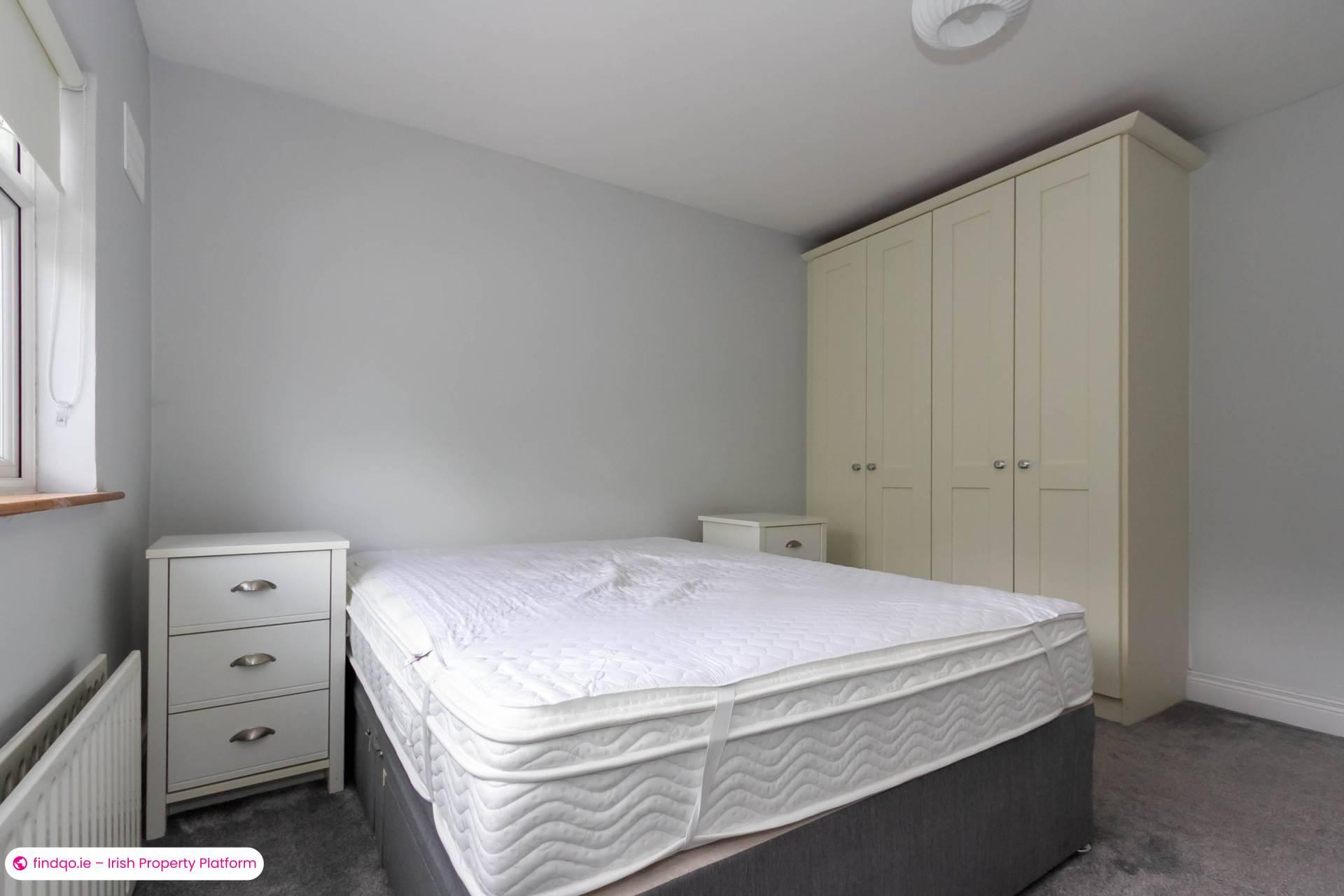 4 Bedroom Semi-detached house for Rent in Stillorgan, Dublin (County)