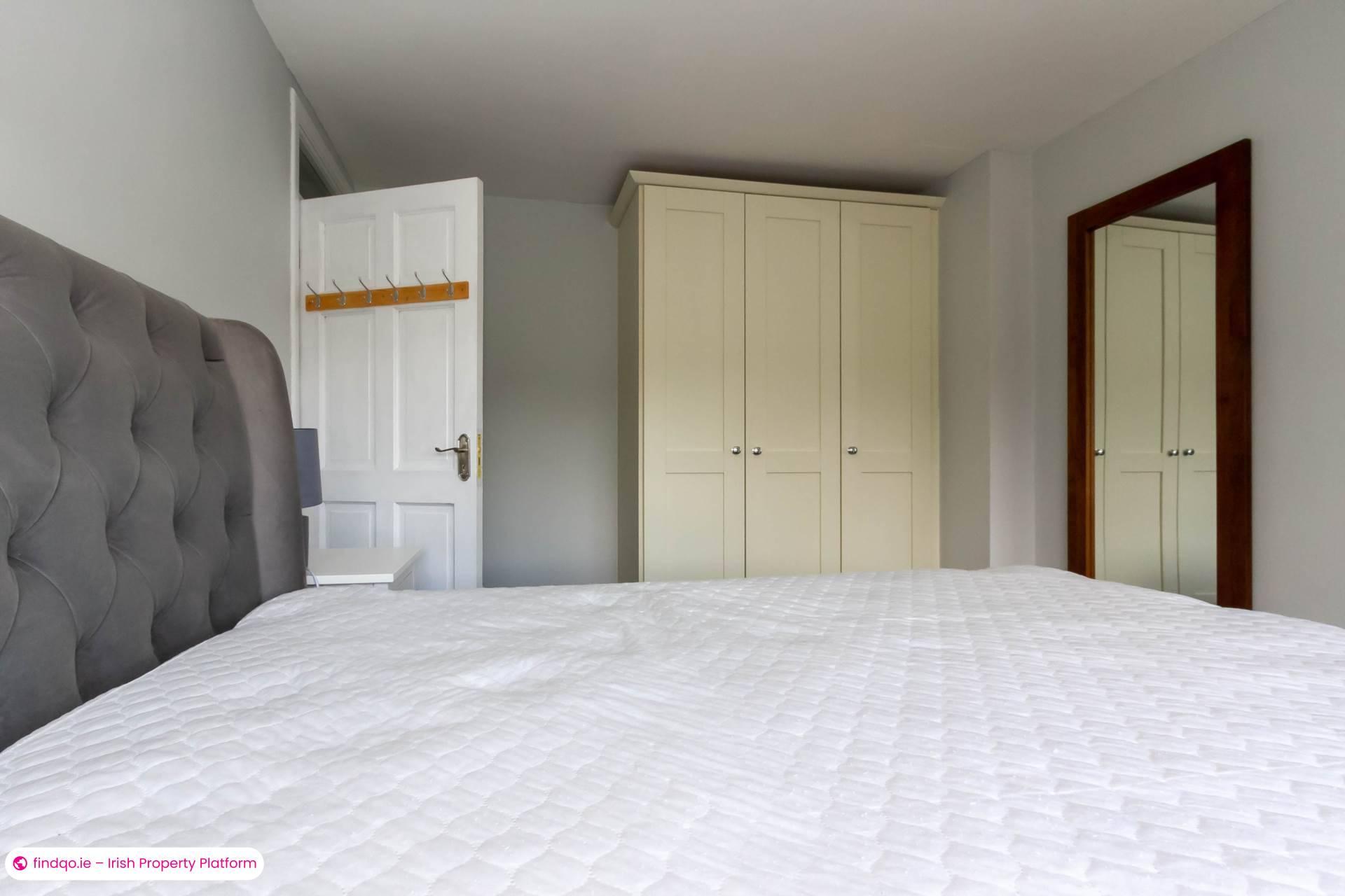 4 Bedroom Semi-detached house for Rent in Stillorgan, Dublin (County)