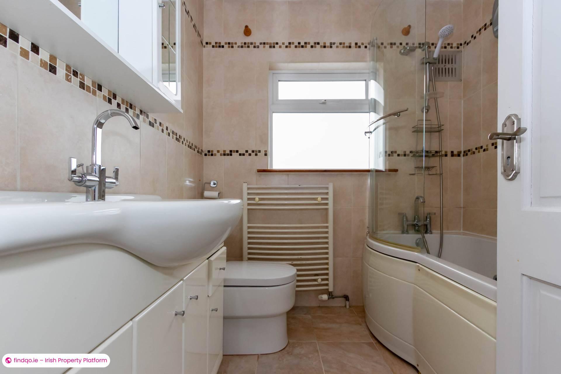 4 Bedroom Semi-detached house for Rent in Stillorgan, Dublin (County)