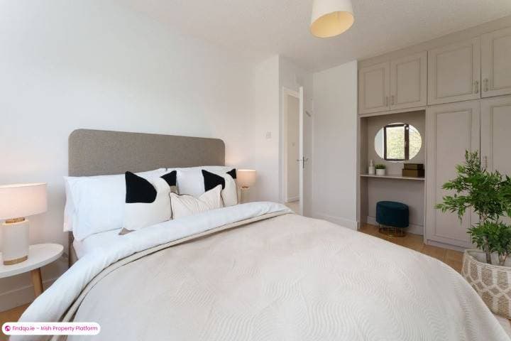 Semi-detached house for Sale in Ballinteer, Dublin 16