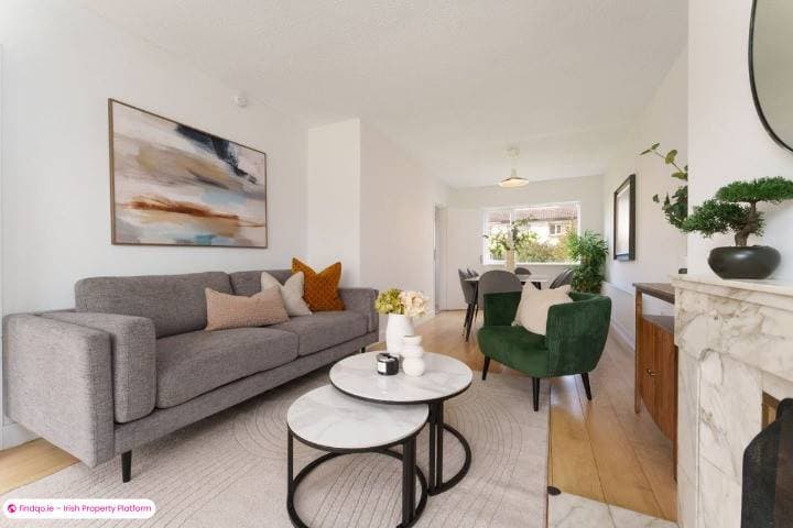 Semi-detached house for Sale in Ballinteer, Dublin 16