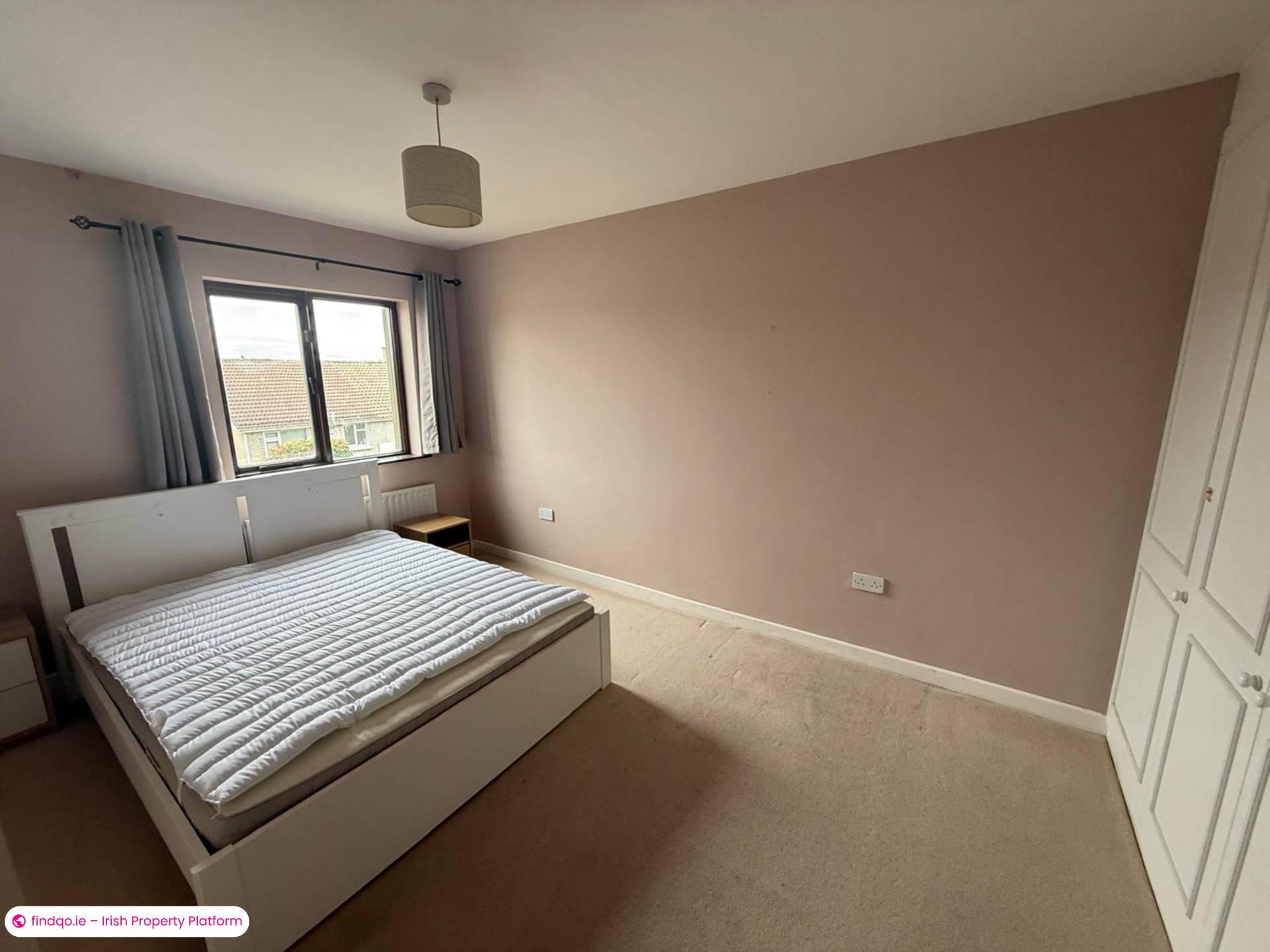 3 Bedroom Semi-detached house for Rent in Lifford Park, South Circular Road, V94 R2TP