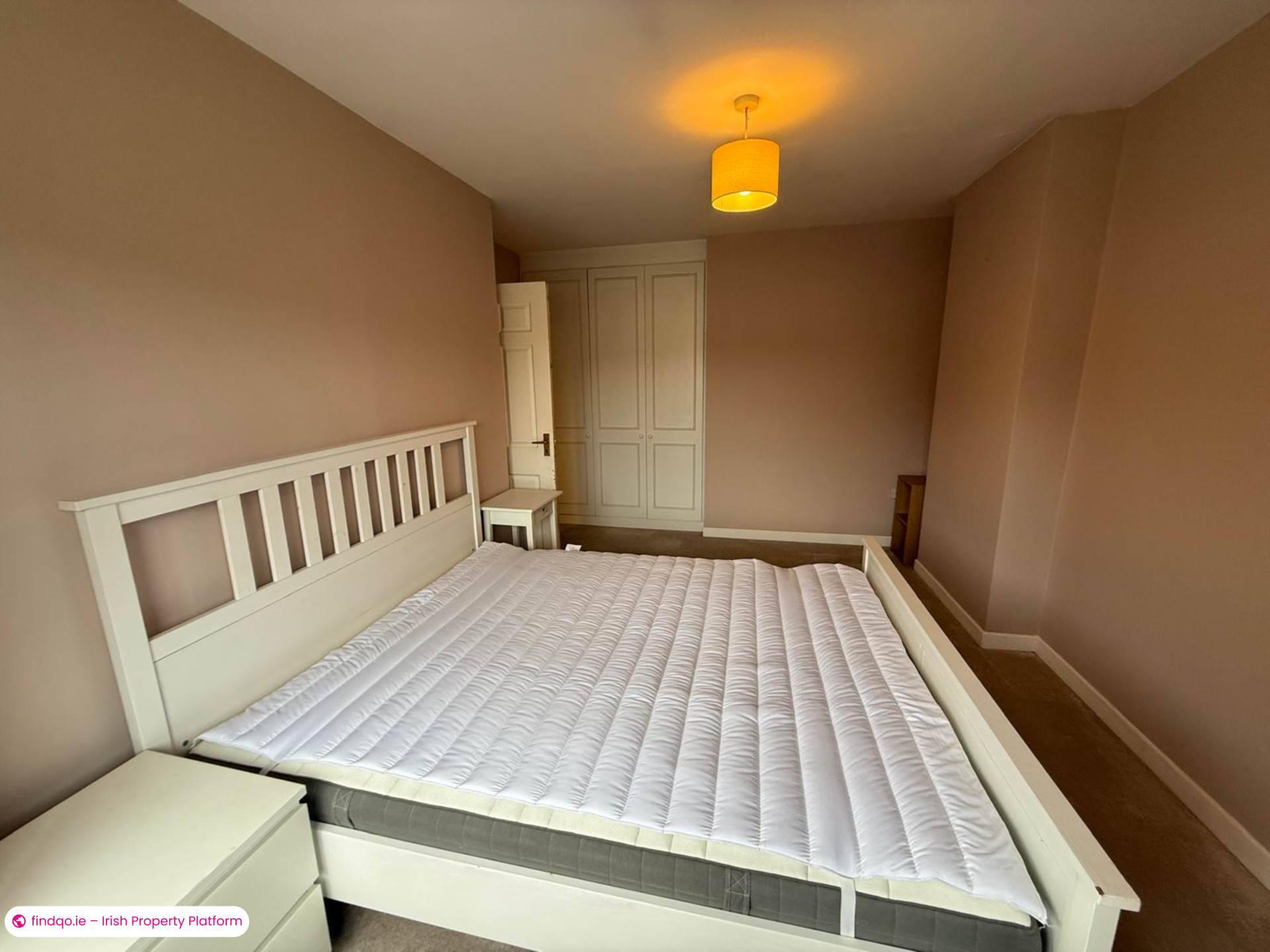 3 Bedroom Semi-detached house for Rent in Lifford Park, South Circular Road, V94 R2TP