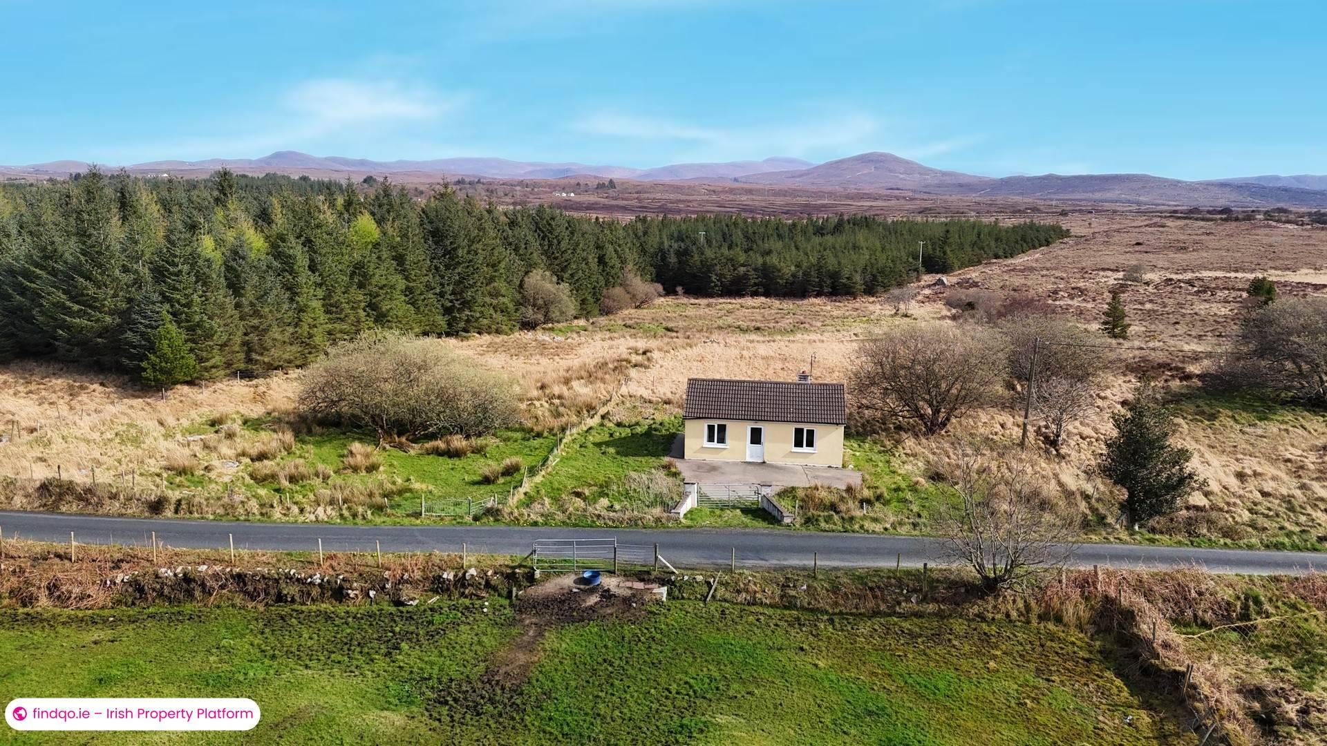 Detached house for Sale in Lettermacaward, Donegal