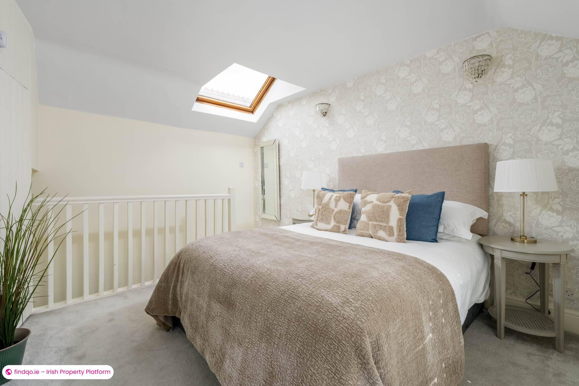 Semi-detached house for Sale in 37 Bath Street, Dublin 4