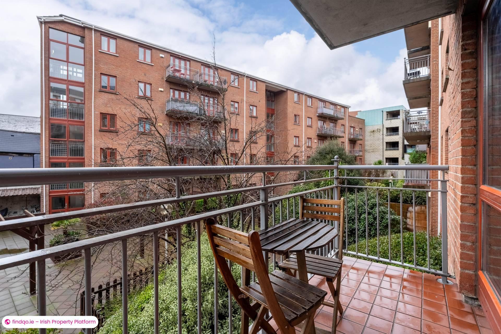 2 Bedroom Apartment for Rent in Blackhall Square, Smithfield
